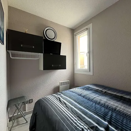 Renove Avec 2 Pieces Et Parking Prive A Gruissan, Proche Du Grazel - Fr-1-229-883